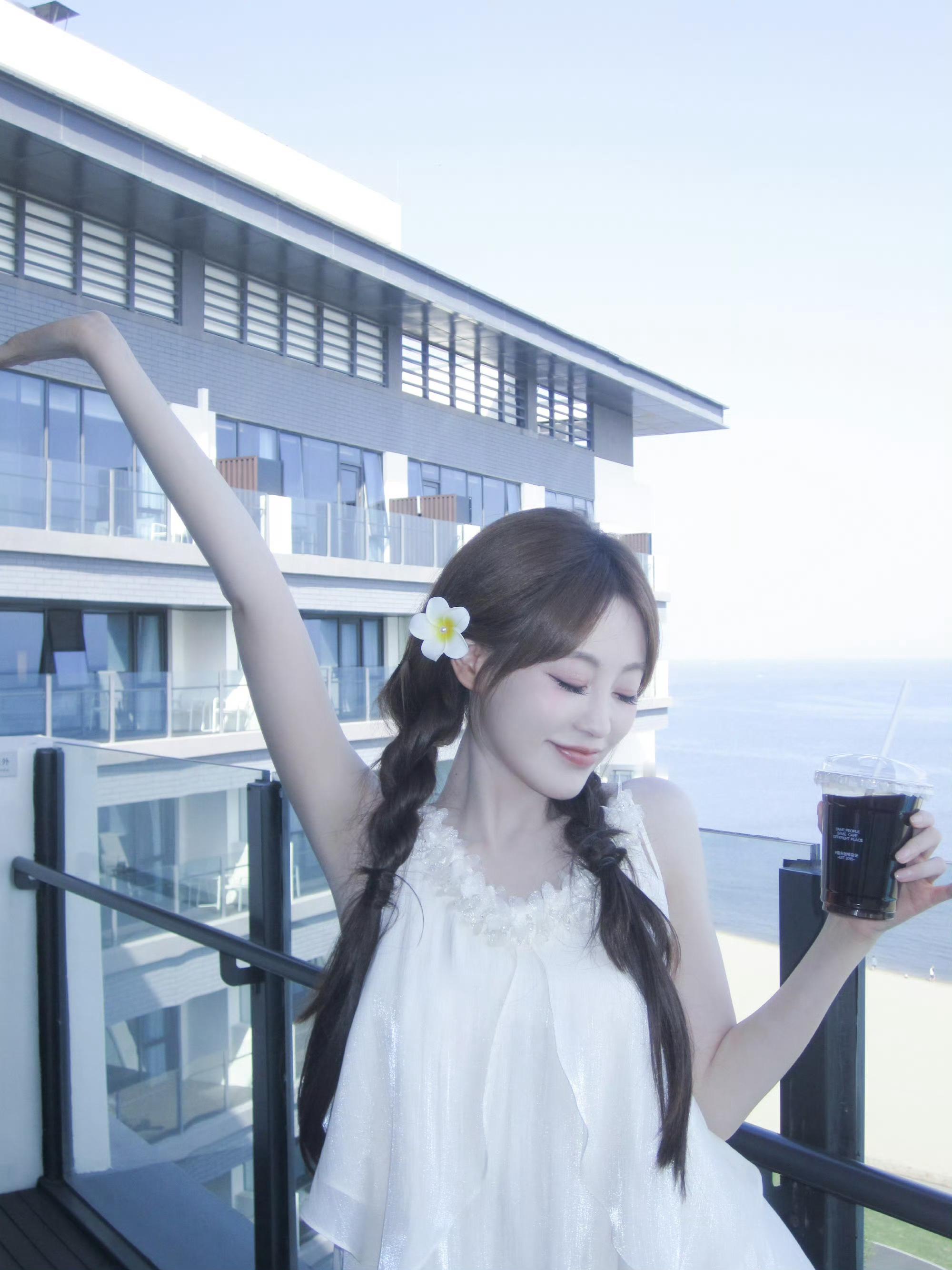 祝绪丹 海边的阳光女孩☀️​​​