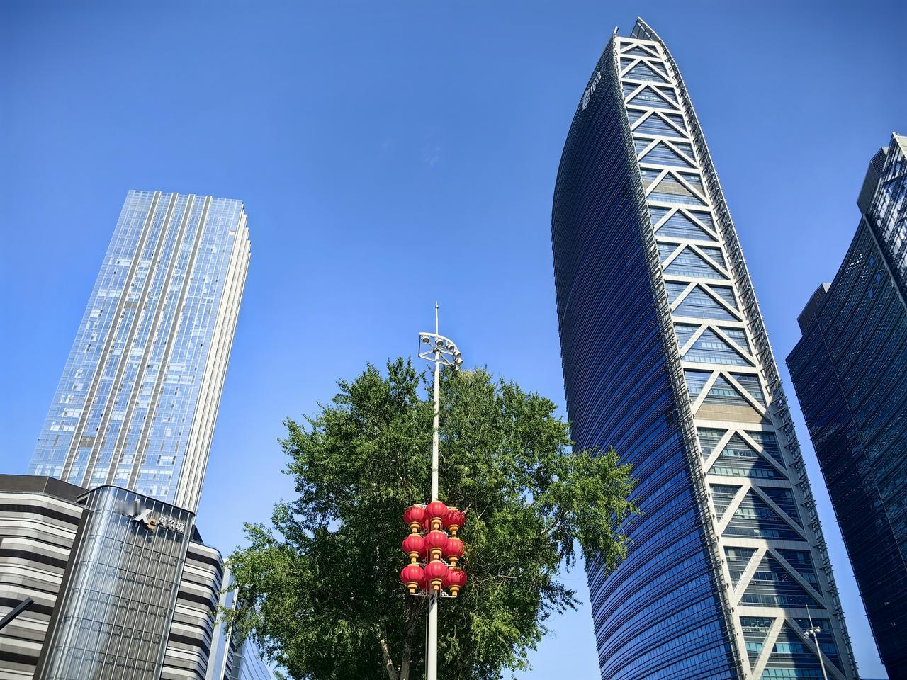 郑钦文被奥胖逆转，没什么好说的，本应2：0，结果1：2，一是郑钦文不能持续专注，
