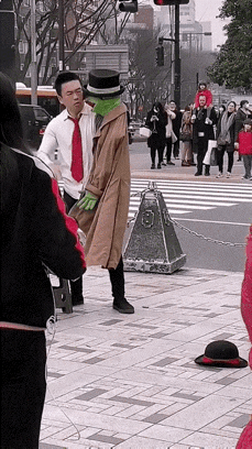 1 天呐！这艺人的表演看似简单实则不简单！
2 这位大爷才是真正的灵魂舞者！
3