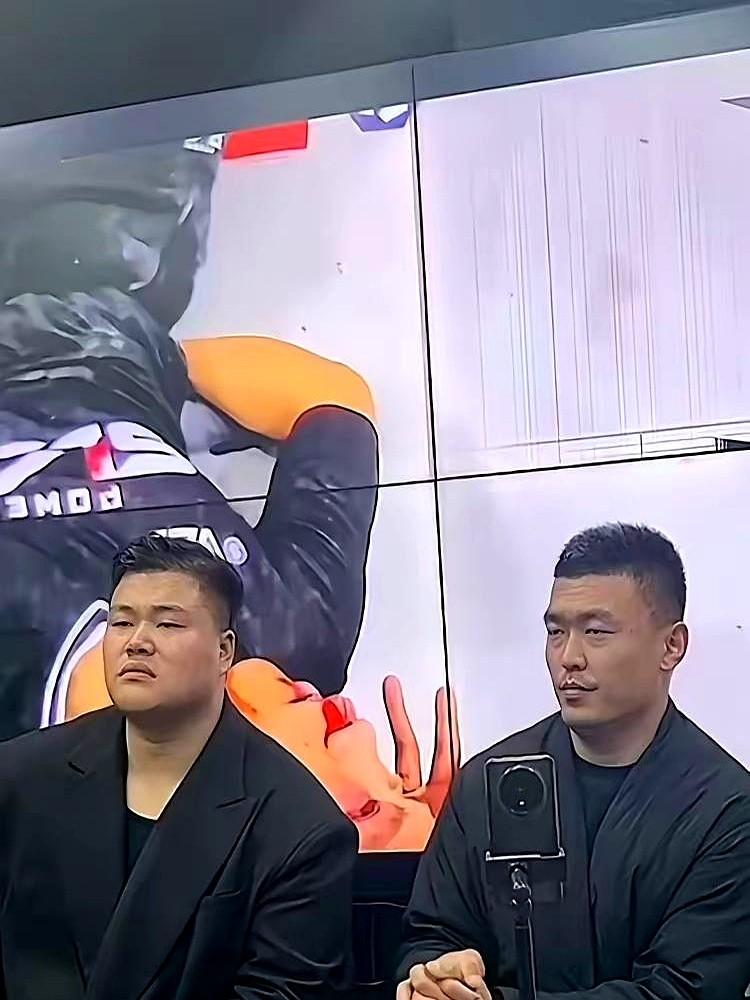 有人开始质疑，所谓的“通背拳”到底是不是实战好手的武器？

这种类似“甩巴掌”的