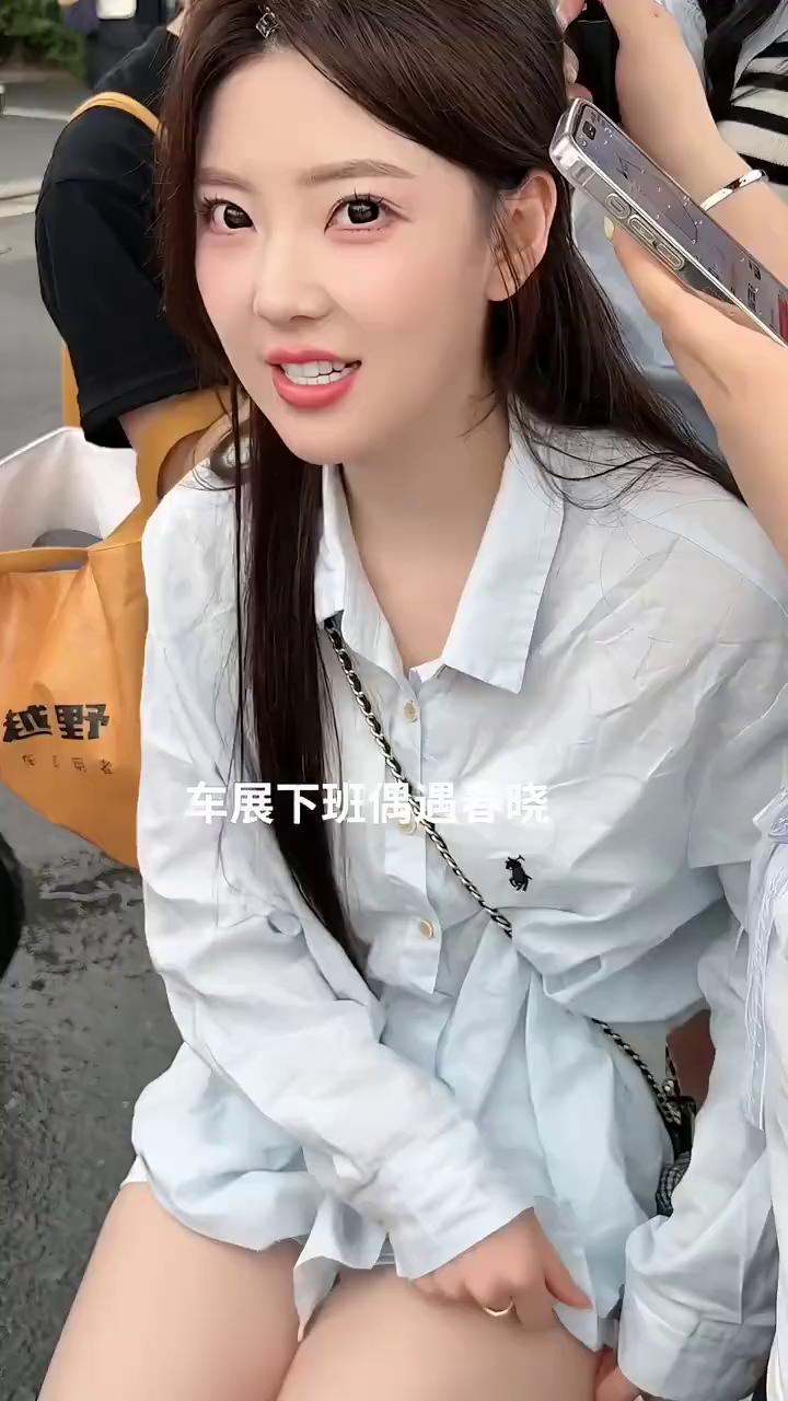 车展下班偶遇春晓。
他们都说你是河南的，可是河南人在西安。