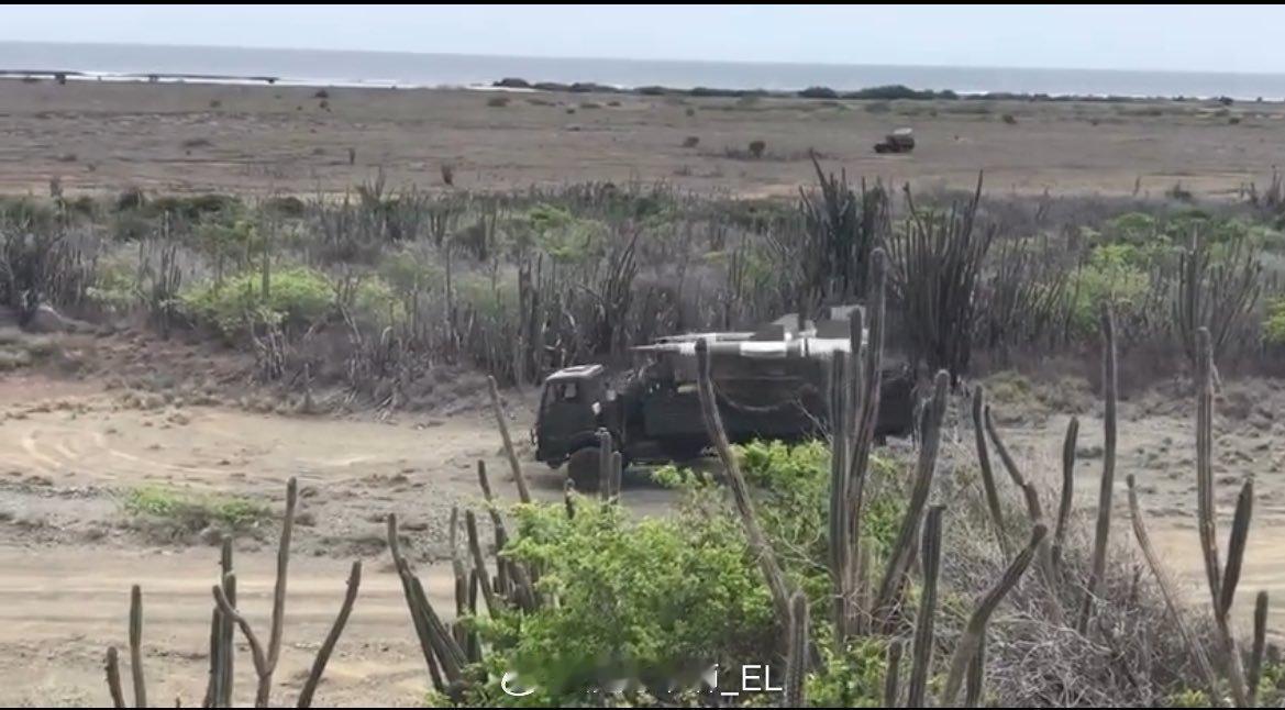 委内瑞拉防空部队使用中国北奔重卡2629卡车作为S-125“伯朝拉”2M型导弹的