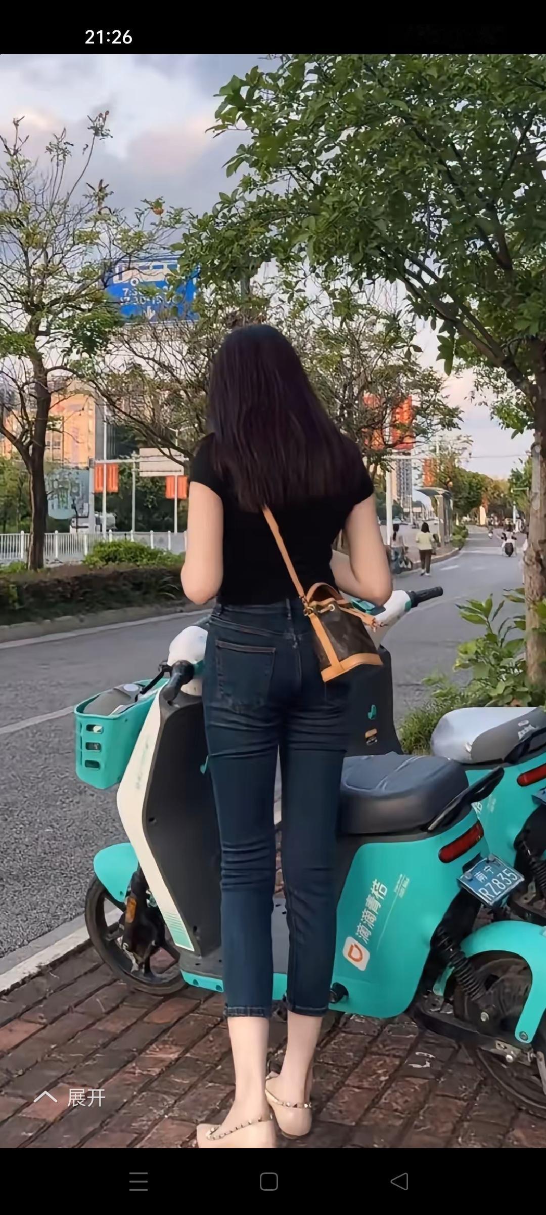 给你个背影，猜身高，年龄