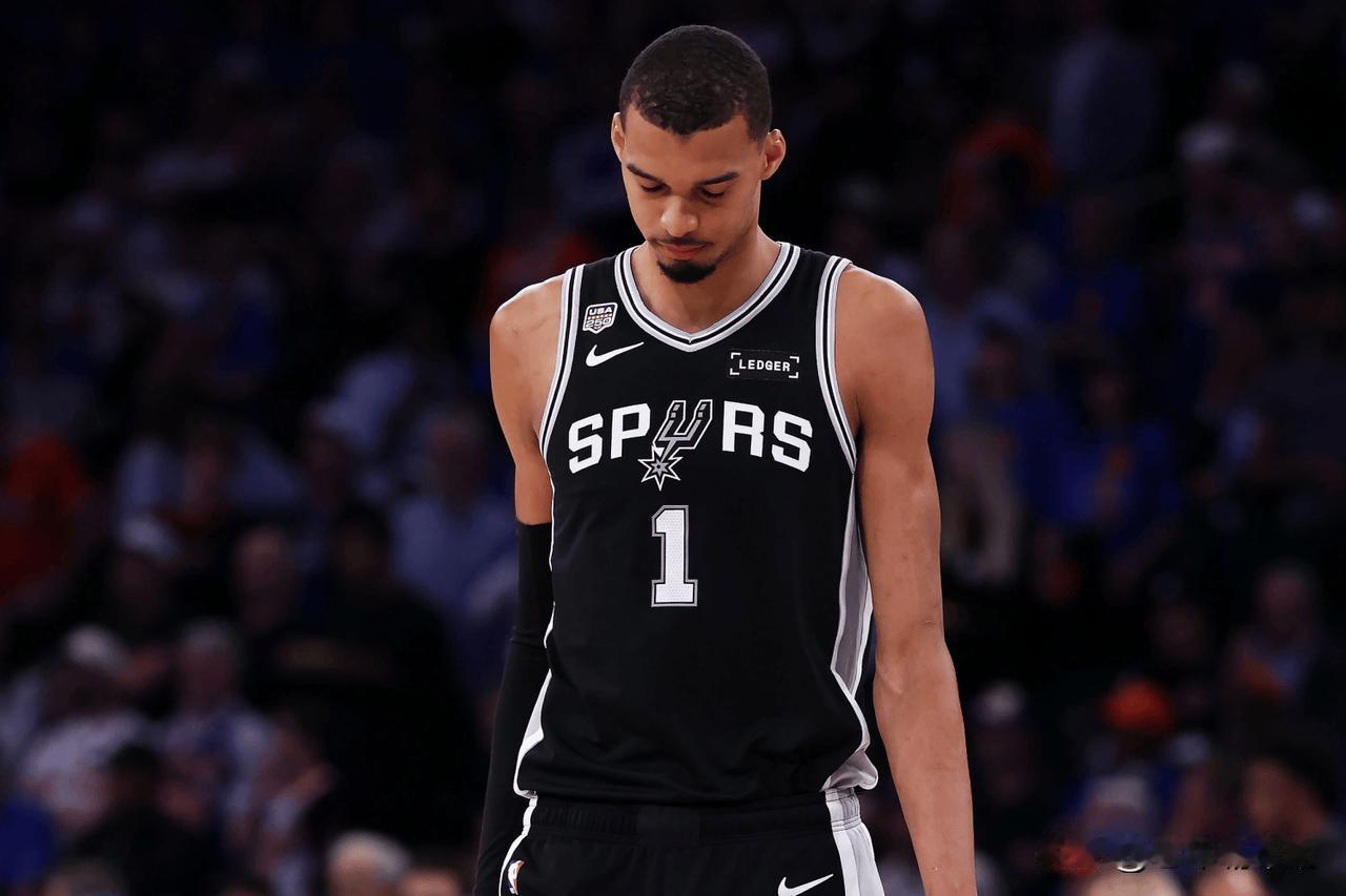太年轻！船记：马刺几乎错失了所有让大比分领先的机会

6月11日消息，NBA总决