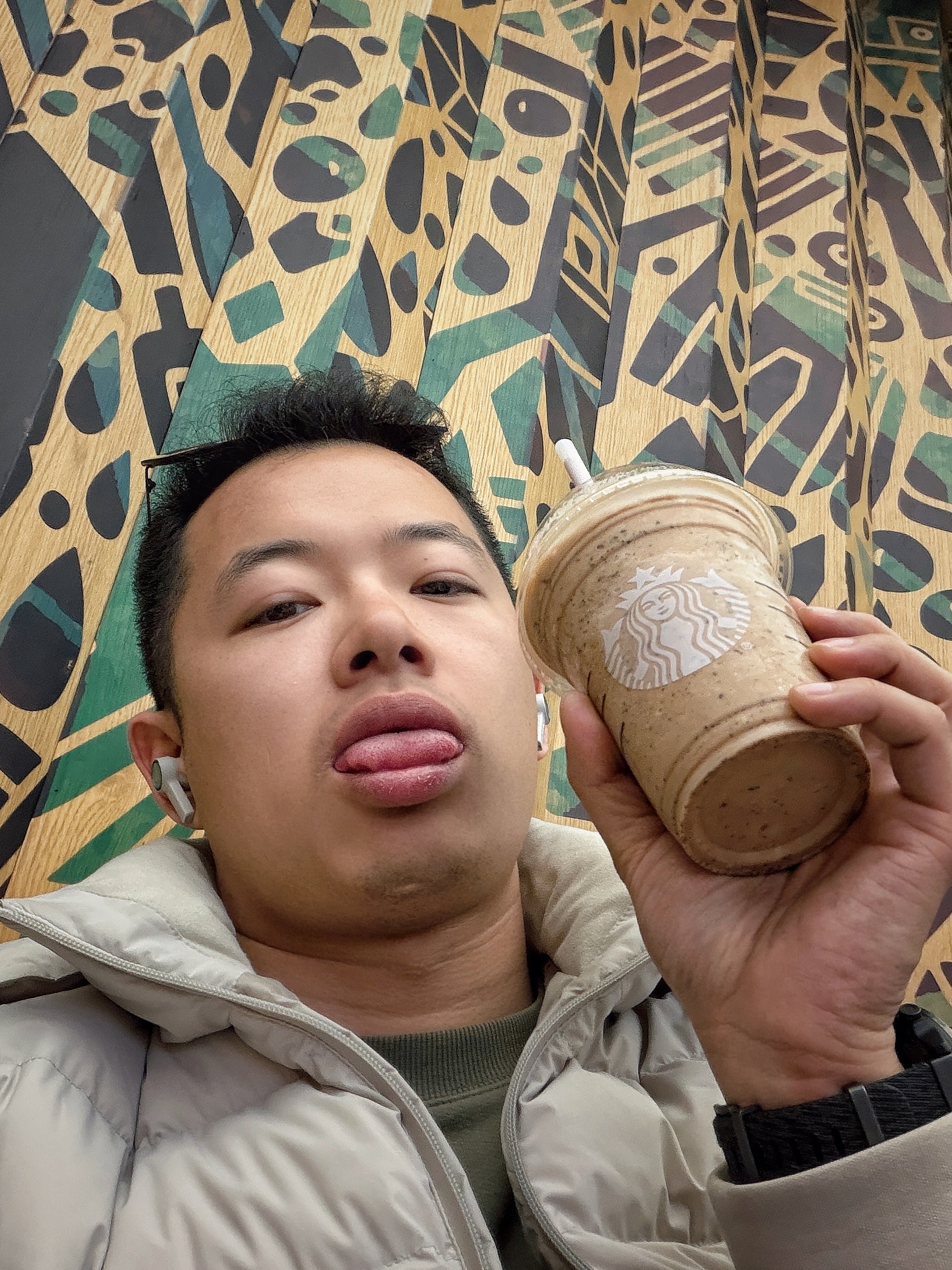 又是赛道炸裂的一天，比冲刺赛节奏还紧凑的拍摄，从睁眼就爆转到日落。不少意外打乱了