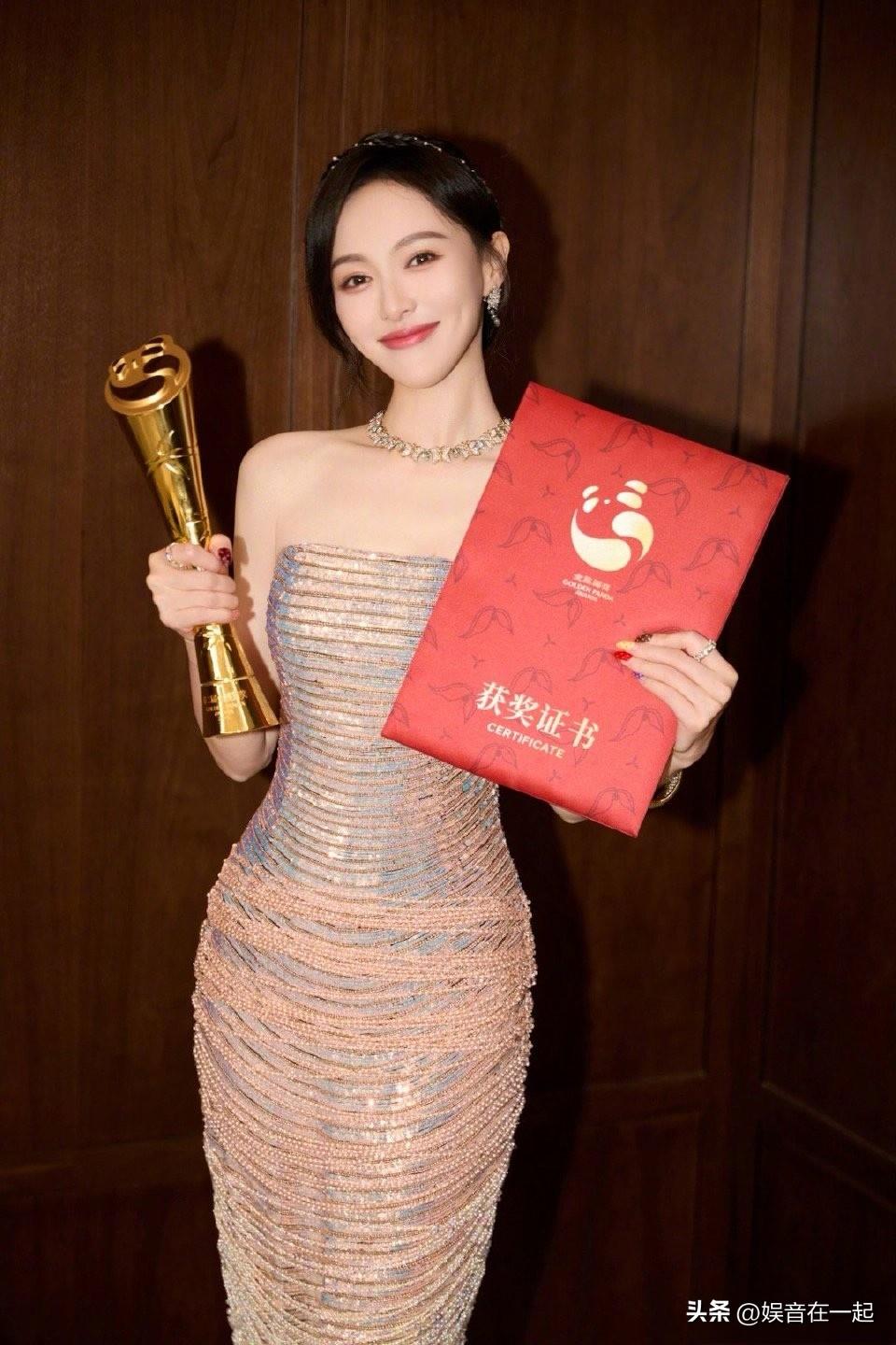 9月13日，唐嫣凭借《繁花》里的“汪小姐”一角，拿下第二届金熊猫奖电视剧单元最佳