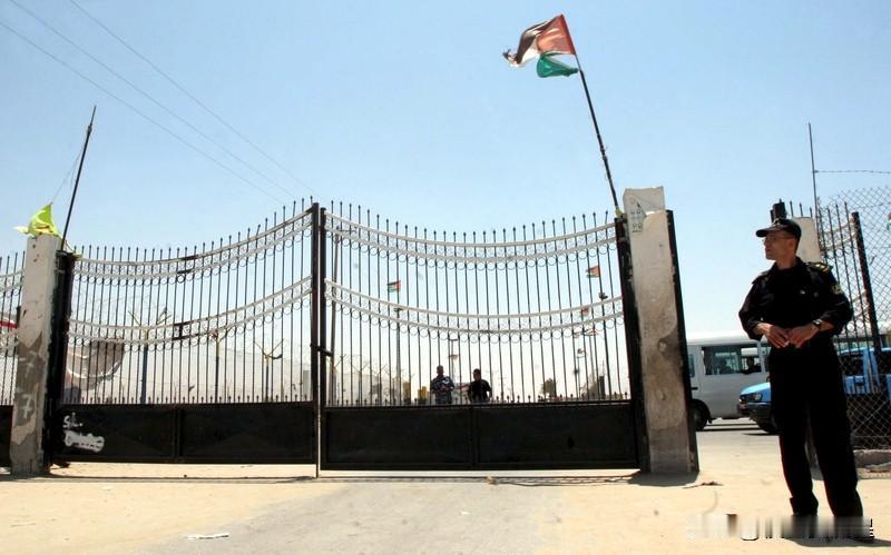 - 加沙拉法口岸预计今日开放：据以色列第12频道电视台15日消息，在欧盟代表团监