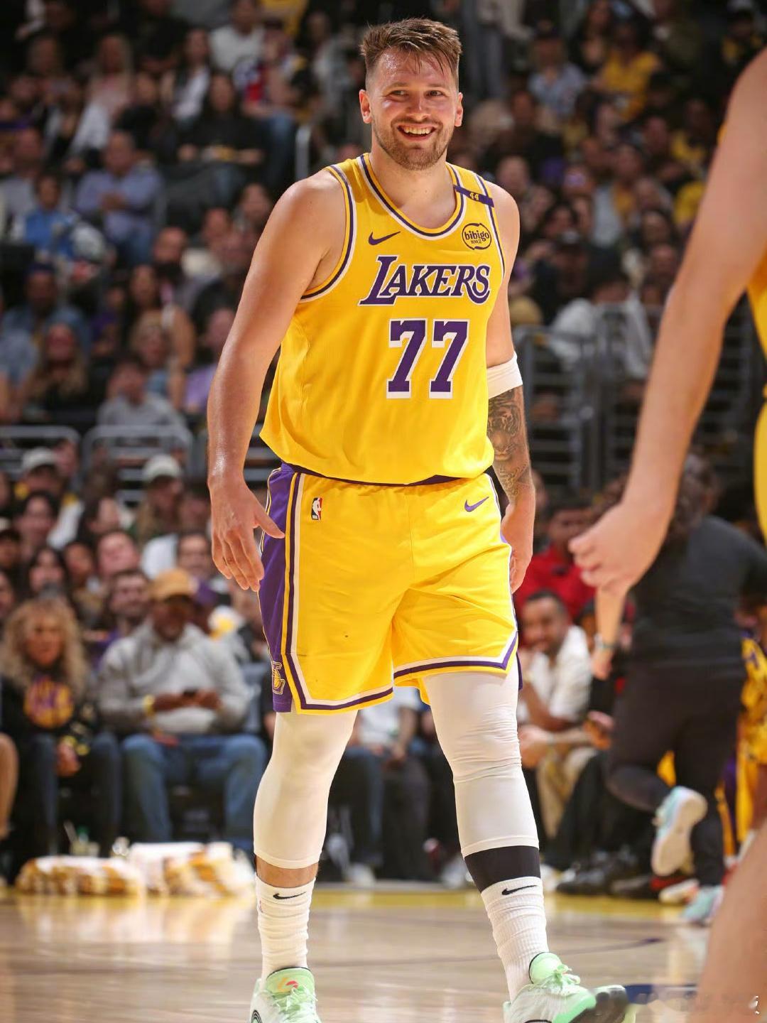 詹姆斯、海斯今天出战背靠背！东契奇仍然赛前决定！  