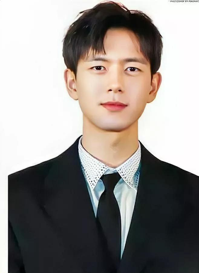 今早刷手机

直接被李现戳中

居然是第8次给杨紫庆生？

34岁的他还是当年《