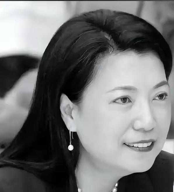 蒋家三代男丁接连离世，子孙四散，谁都没料到，最后撑住整个蒋家门面、守住家族体面的