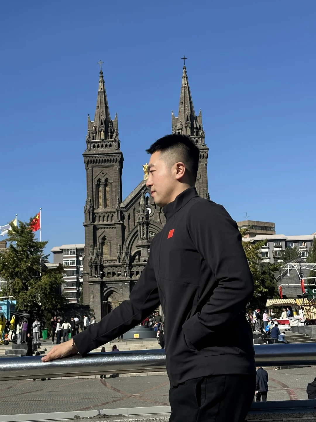 小王剪个中分会变成什么？小全