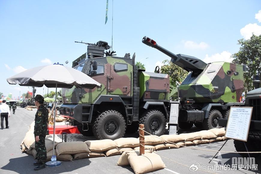 2025年9月越南国家成就展国防部展区的152毫米自行火炮，全重34吨，乘员5-
