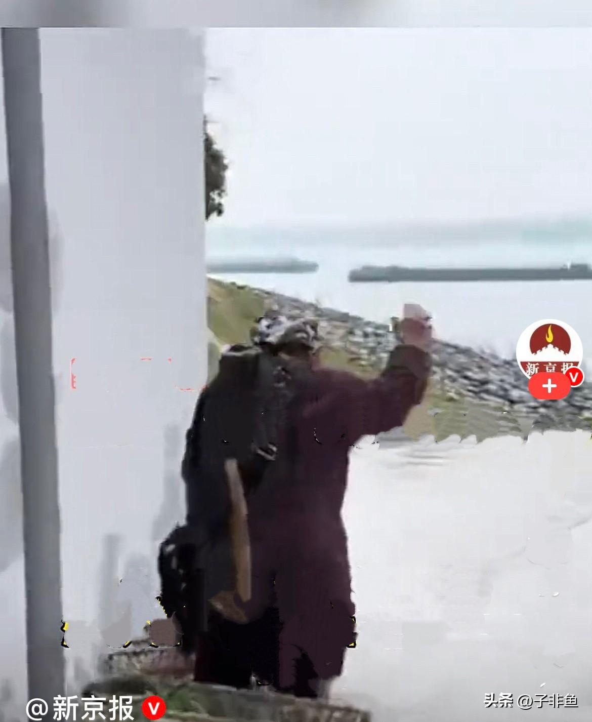 江西九江一84 岁的高龄老人，家境不太好，本该在家安享晚年的她，却每天还要坐轮渡