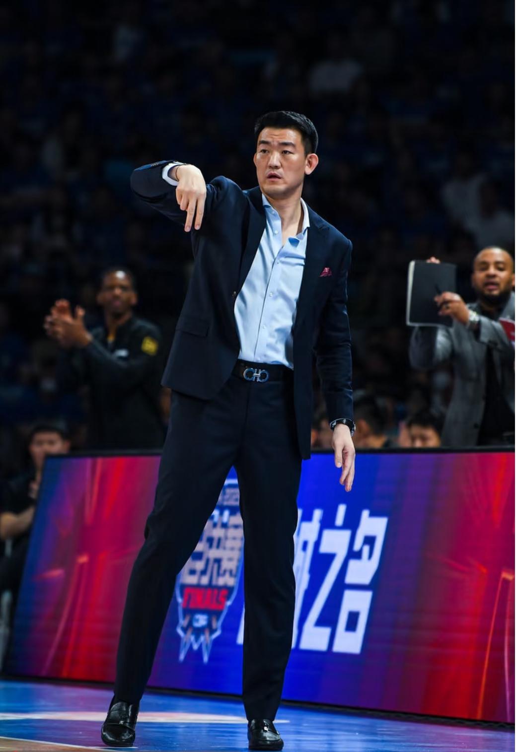 广厦：最无奈的第二，却成了最舒服的强队

         现在CBA积分榜一目