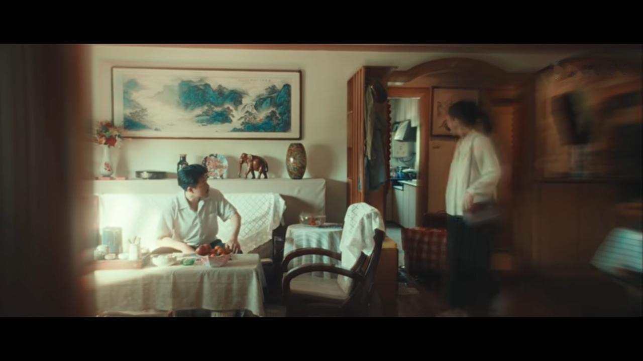 交锋这个钱丽娜的姑父看侄女的眼神就不太一样，搞不好不是第一次动手动脚，就是电视剧