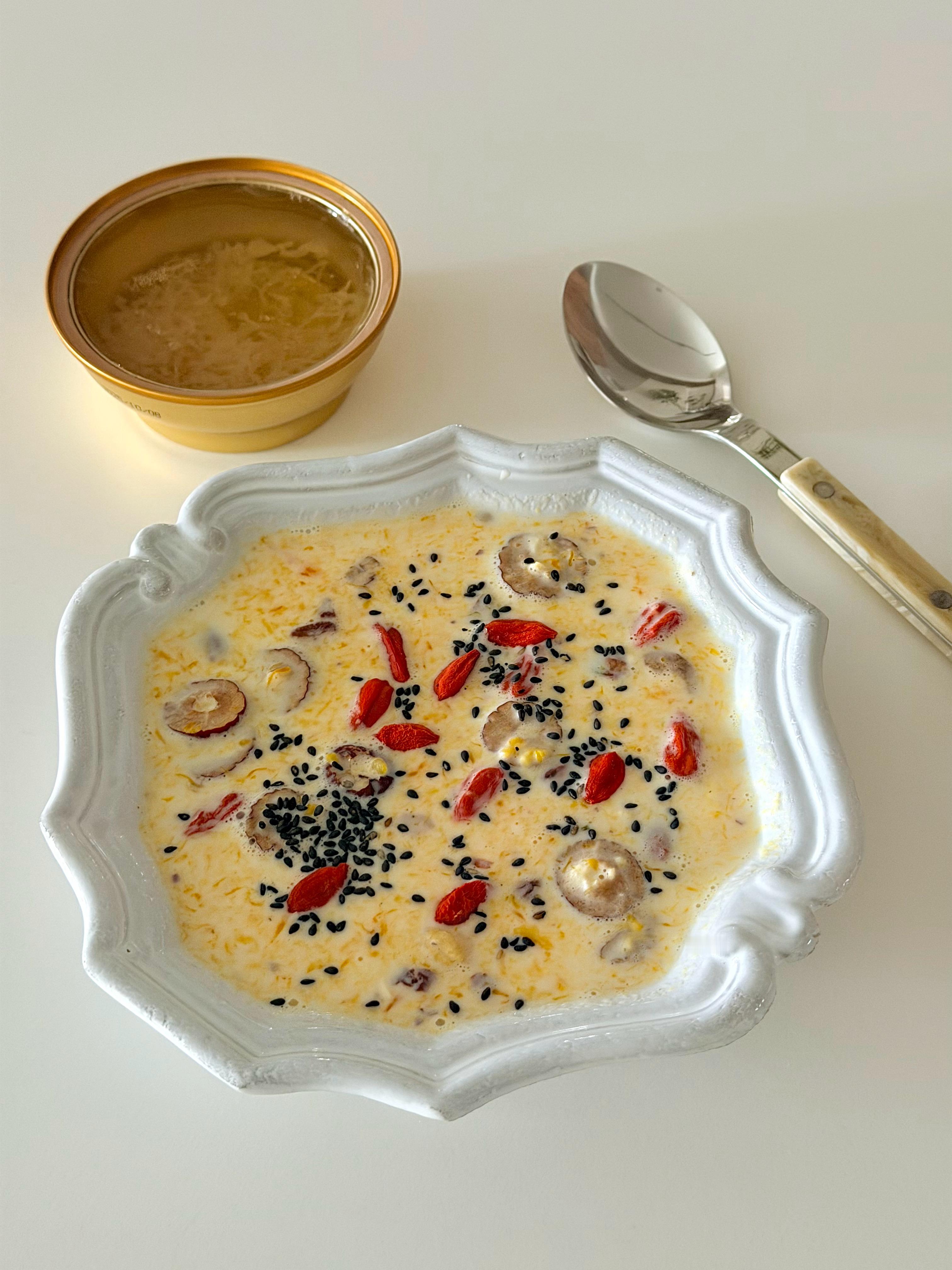 周末里的一点好吃的牛奶酒酿鸡蛋羹😋黑松露披萨🍕咖喱鸡🍛 