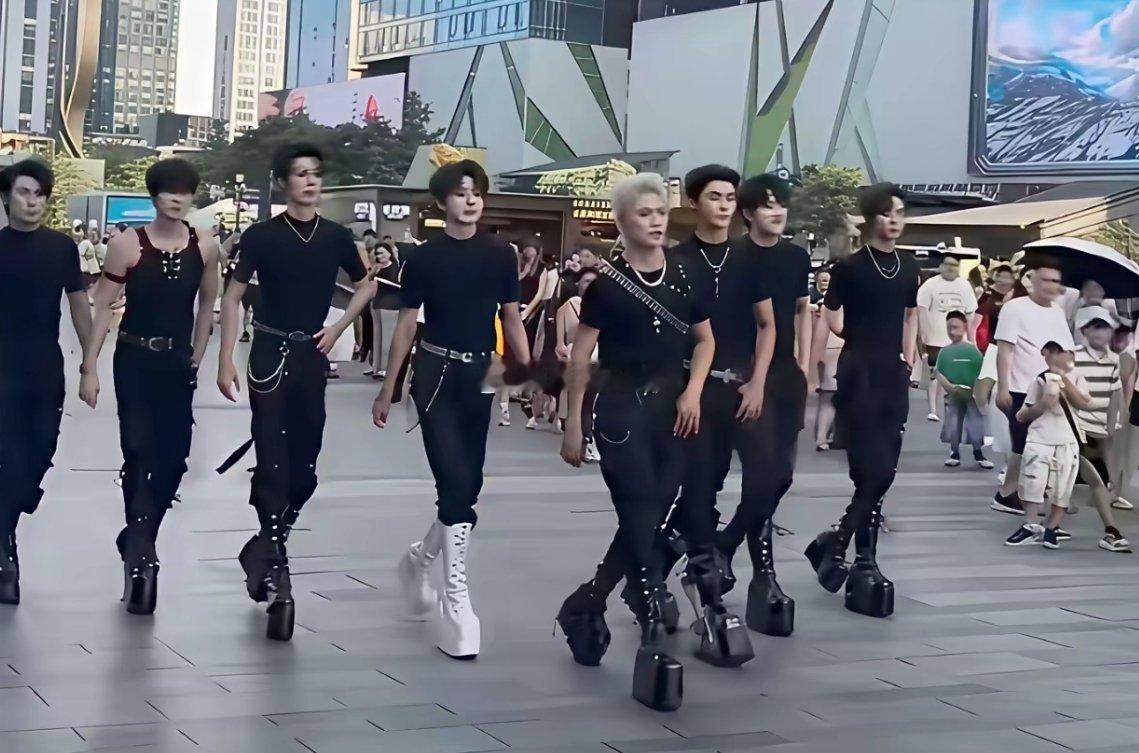 男生几级自卑才会穿这么高的增高鞋 ​​​