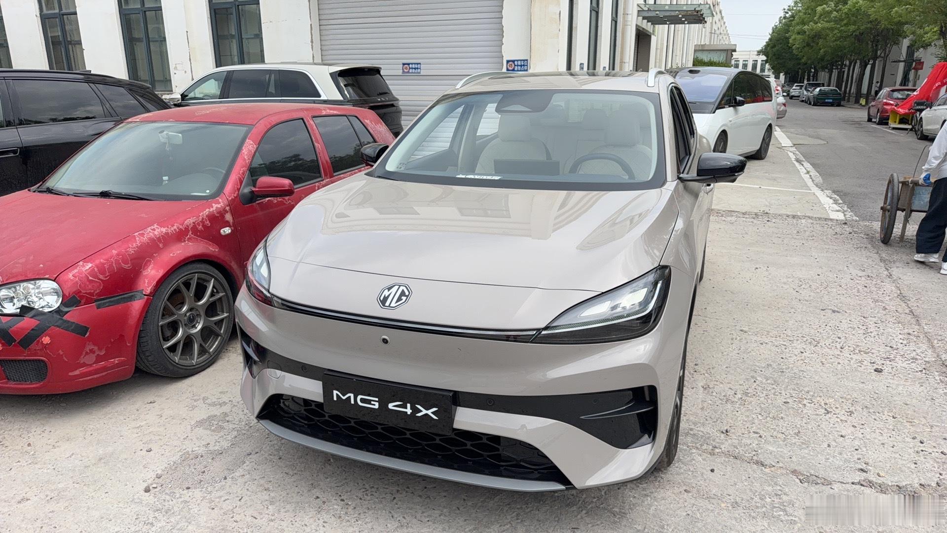 拿到了一台很有意思的车，去试试他的操控到底怎么样