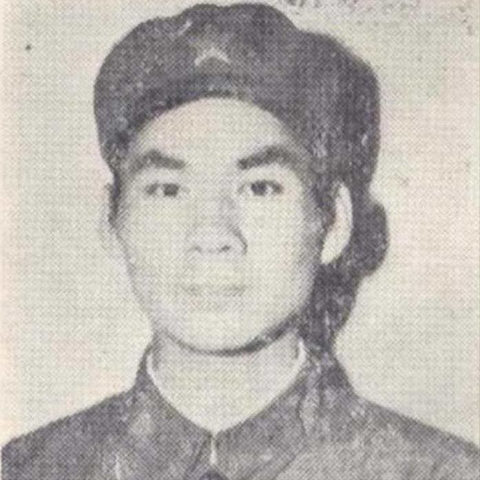 1979年3月31日傍晚,中越边境,我军巡逻战士发现灌木丛里有个东西在动。走近一