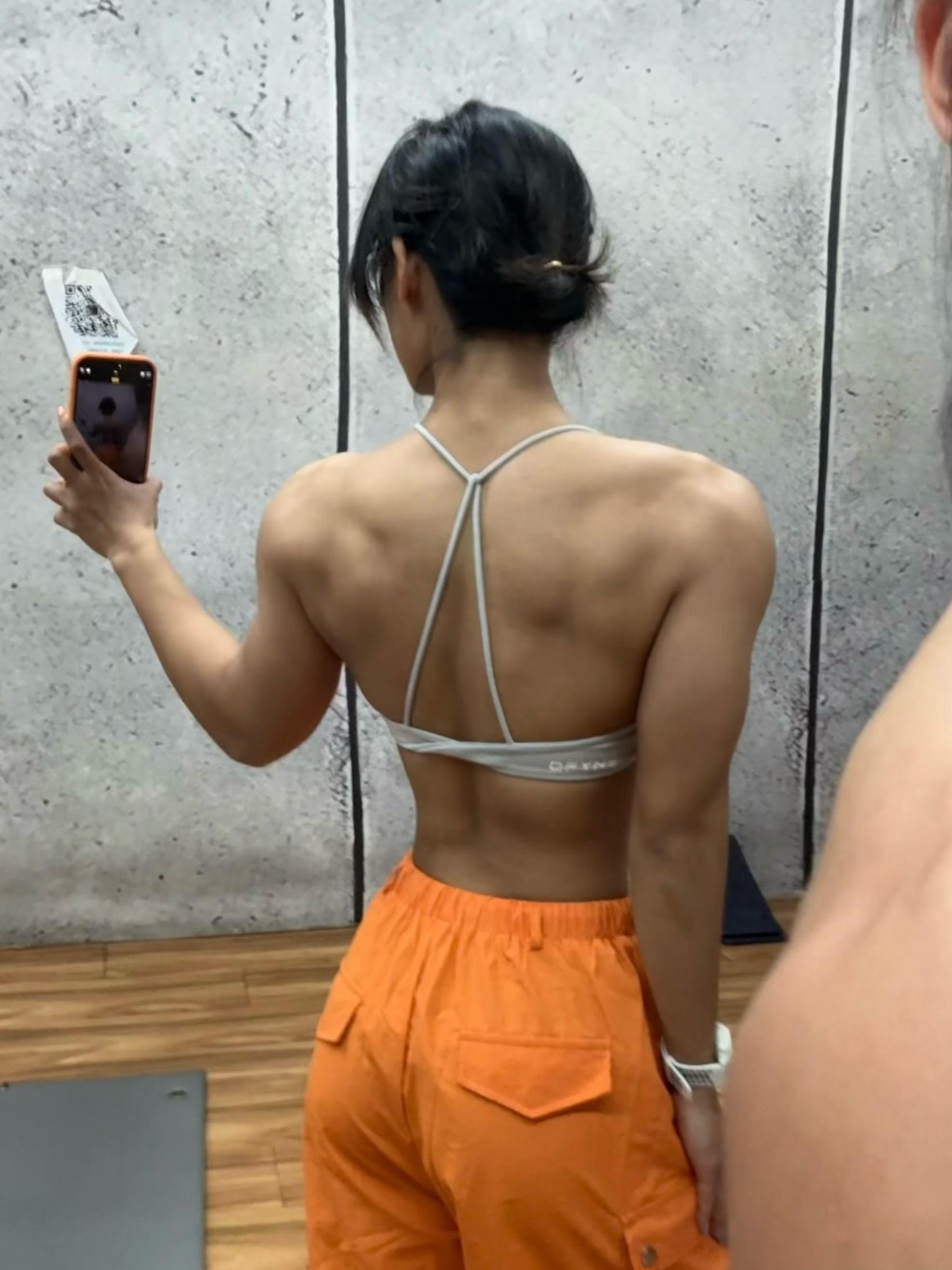 蛋白粉我是从来不喝的 每天喝蛋白粉就够了。