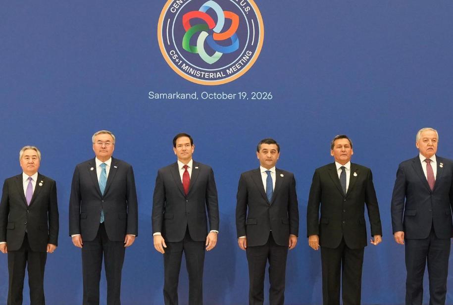 美国国务卿鲁比奥跑到中亚，居然主动表示，美国不会要求中亚国家停止与中国合作。
这