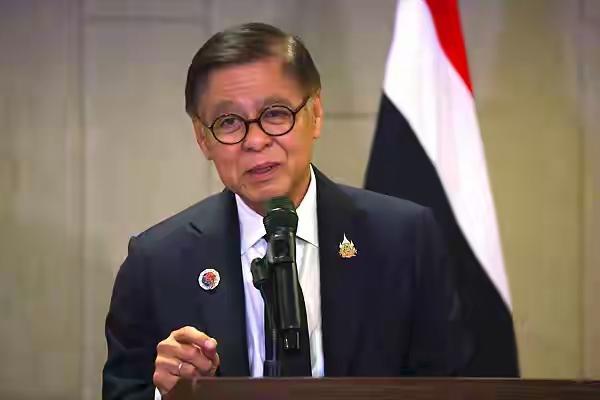 泰方暗示上次谈判仓促为给特朗普面子？ 泰柬边境冲突不断，泰国外长西哈萨爆料，此前