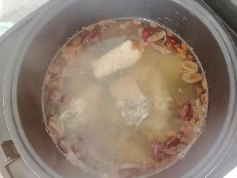 新年从一顿美食开始 新年从一顿美食开始，太有仪式感了。就像冬日里的“黑豆核桃枸杞