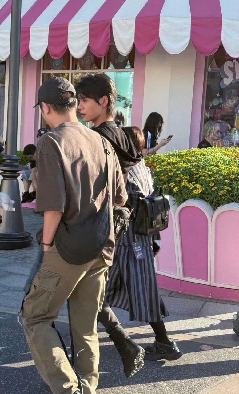 肖宇梁被偶遇去盗笔鬼屋了偶遇肖宇梁去盗笔鬼屋 今夕是何年 ​​​