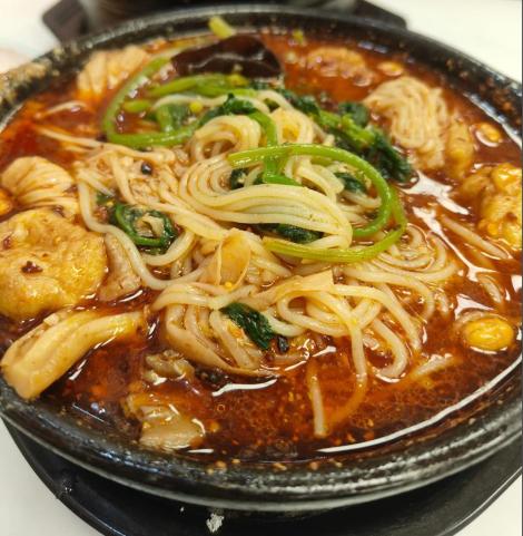 就点份十几块麻辣烫也能被店家当众羞辱？宁夏中卫一对姐妹进店只点了两份合计 15 
