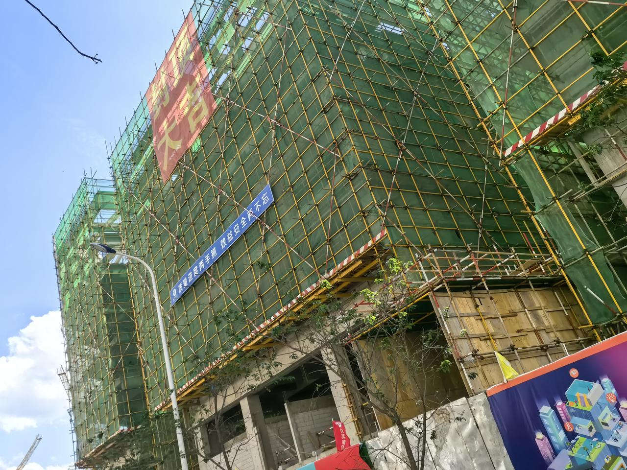 五华区陈家营路这个上悦天地边上的最后一块地算是填满了，这个项目叫中莱国际城项目，