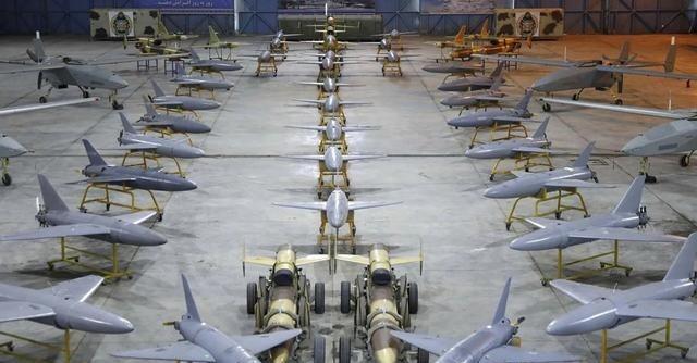 伊朗导弹还能打多久？无人机库存8万架！但是不敢轻易梭哈。

导弹天天飞，无人机成