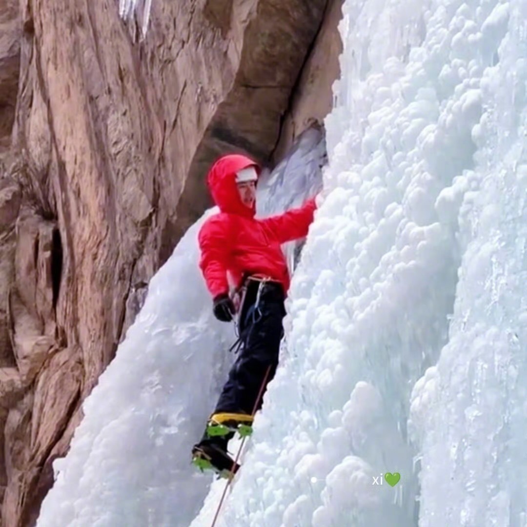 王一博好投入的攀爬，好专心！｜王一博