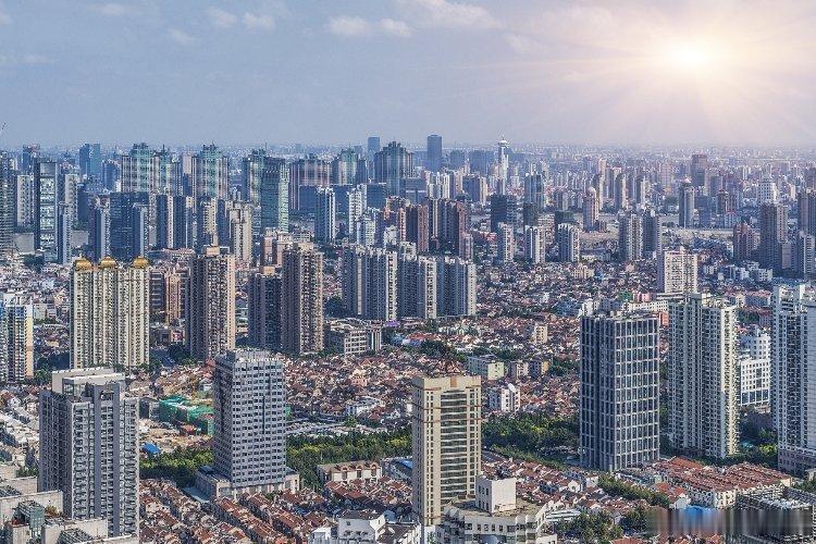 凤凰新闻【上海发布楼市“沪七条”，这波操作，不是“救市猛药”，是“精准喂饭”】先