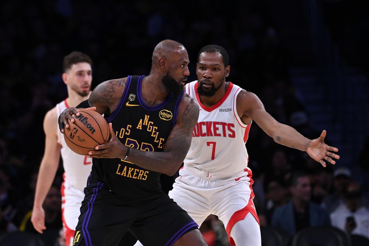 火箭应该放詹姆斯进攻，切断他与队友的联系！

在季后赛已经连输两场的火箭仍有机会