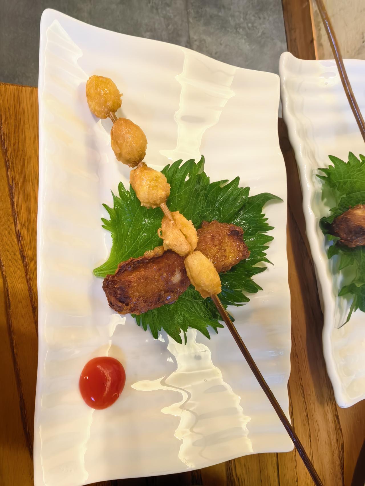 女儿有孝心，让我们品尝了别具风味的素食。
         这是我平生吃过的品种