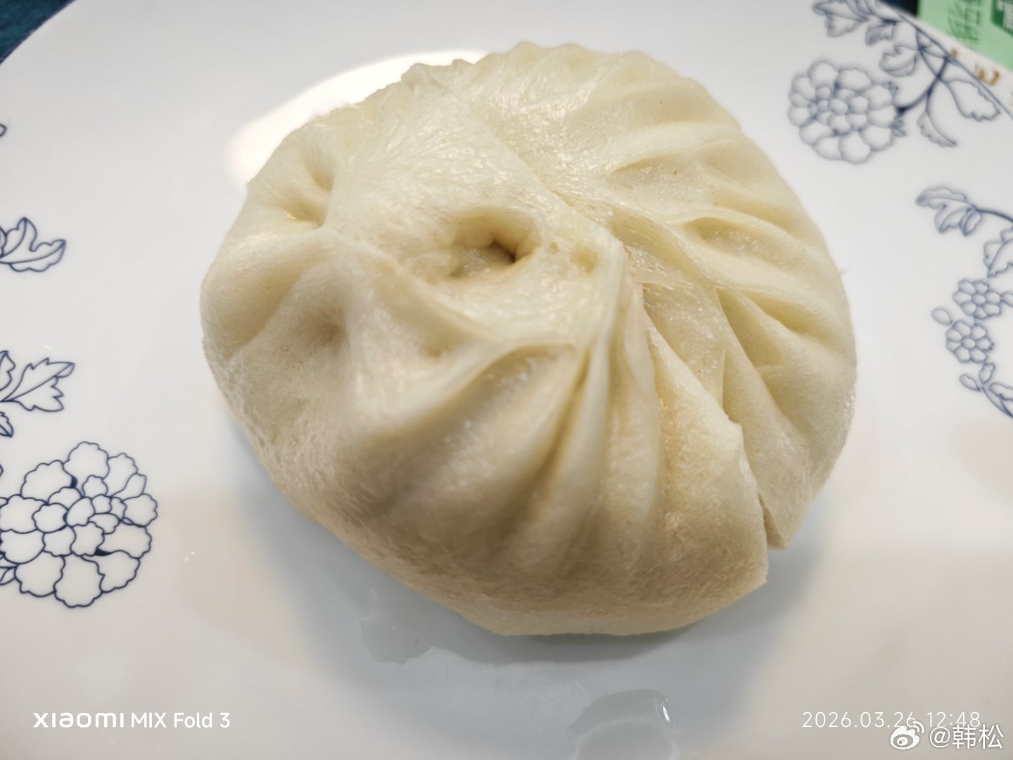 广州极其好吃的牛肉拉面、大包子和风油精可乐。 