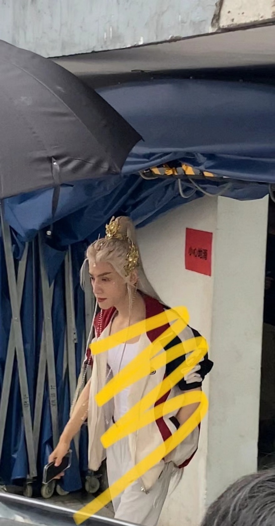 罗云熙不愧是学过芭蕾的，天鹅颈也是一绝 ​​​