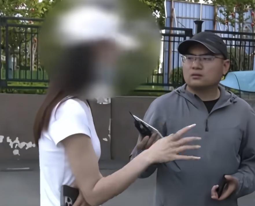 河南信阳固始那个新娘，真的是入戏太深了！
婚宴一般都是12点左右都已经开席了，如