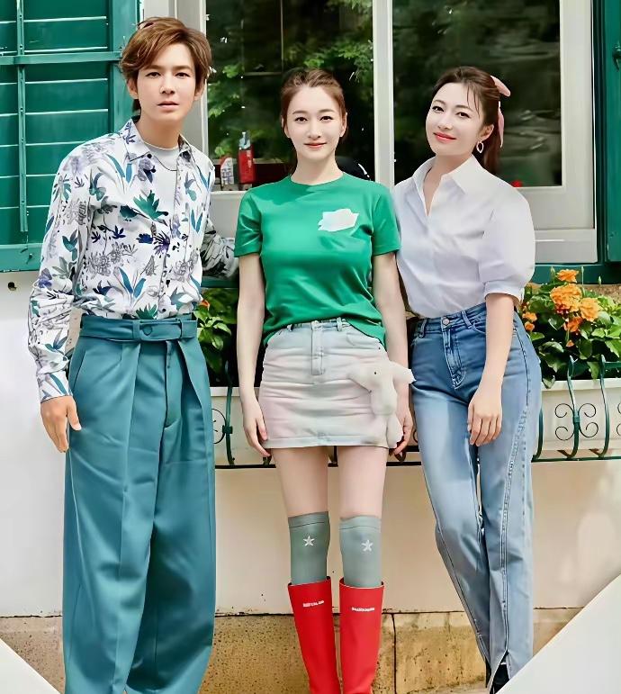 李小冉：北舞白月光，富豪的“五个亿”宠爱

刷到李小冉早期的照片，真的会被惊艳到