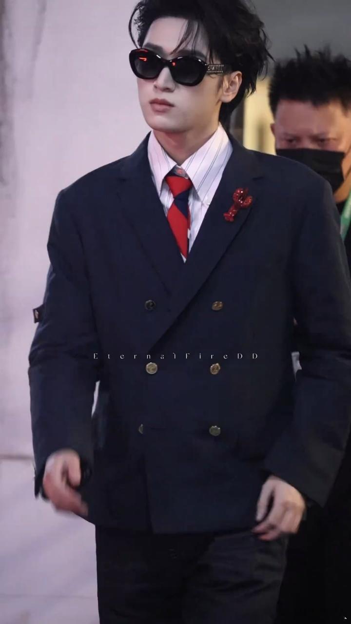严浩翔把爱写进歌里严浩翔颜如玉rap歌词严浩翔 是你们教会我爱 “是你们教会我爱