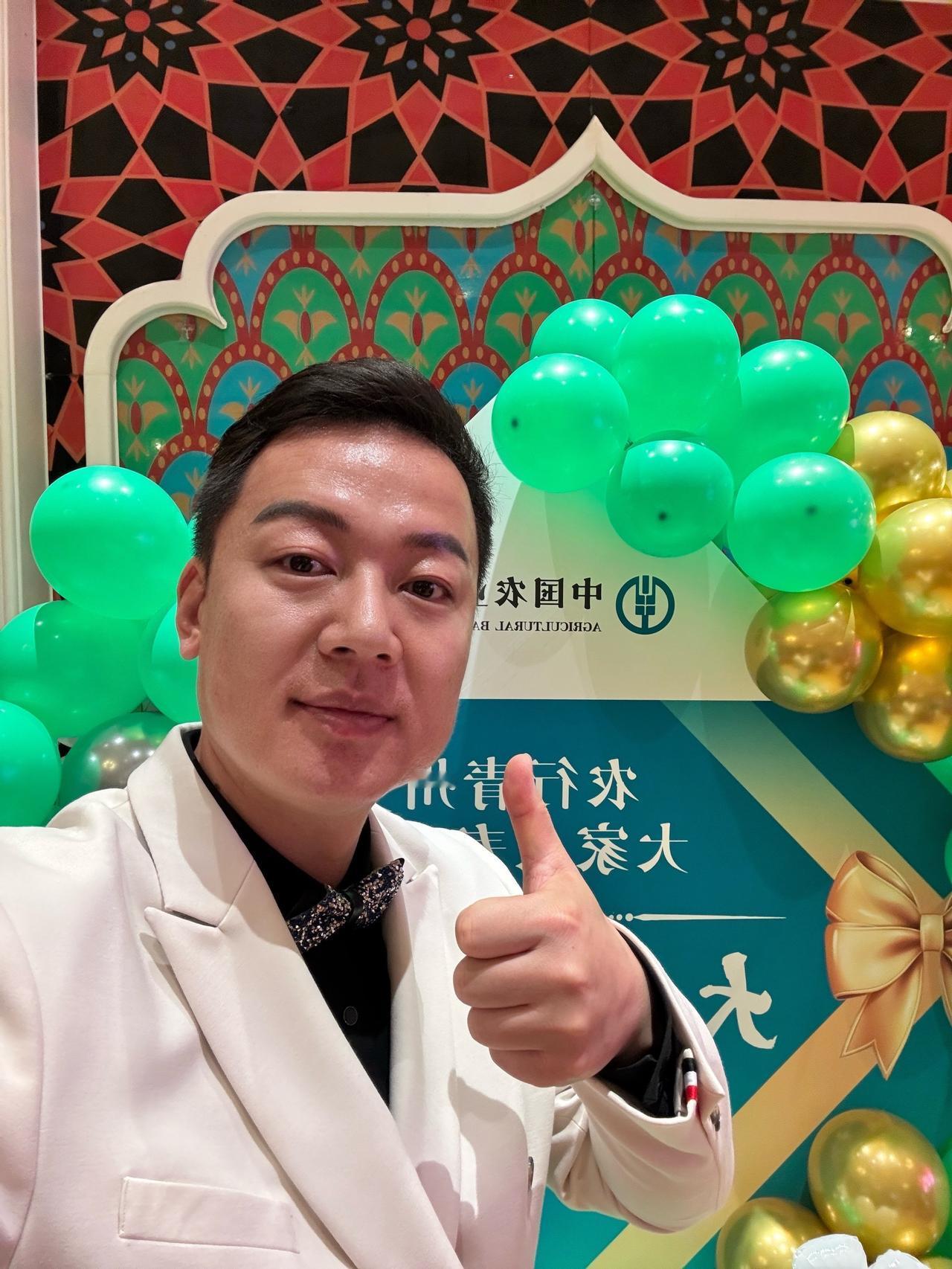 持婚礼，晚上主持山东红酒晚宴圆满礼成