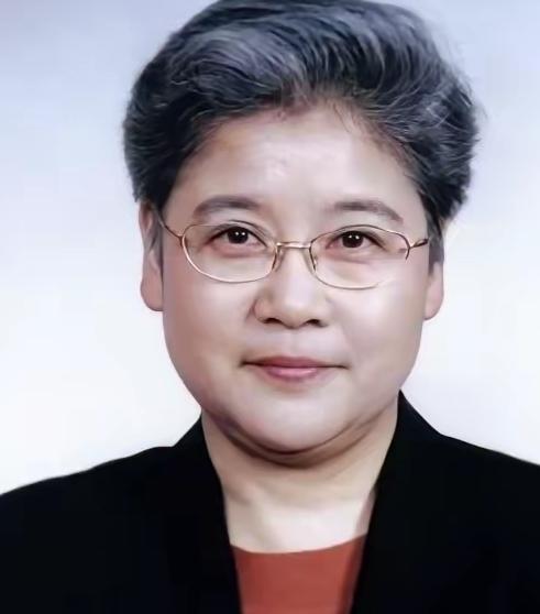 1977年9月，唐闻生被下放到“五七干校”劳动，从此她远离了工作多年的外交系统。