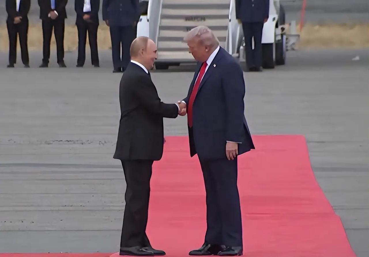 美俄私下达成的交易，数额竟然如此之大，难怪特朗普只向乌克兰单方面施压，一切都是有