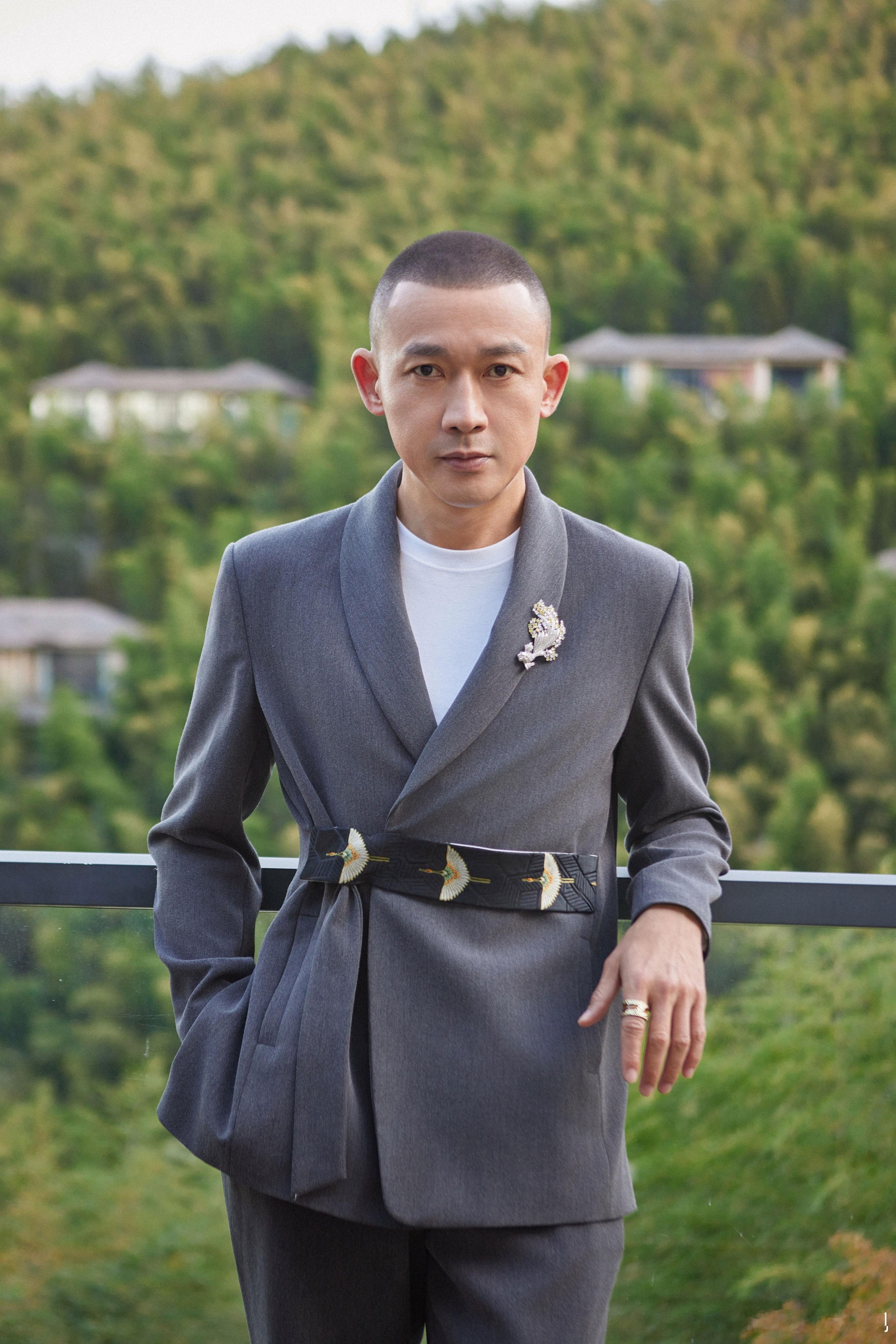 重构纯粹率性，格调自成。欢娱影视演员出席生命星球WITrip行业论坛暨公益盛典。