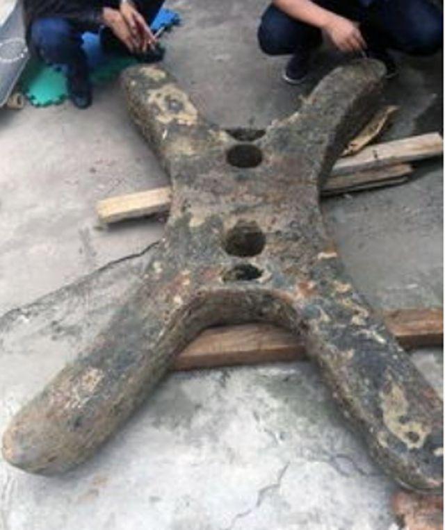 2008年7月，南京一位渔民将一块大磁铁扔进了秦淮河，希望能吸上点破铜烂铁，没曾