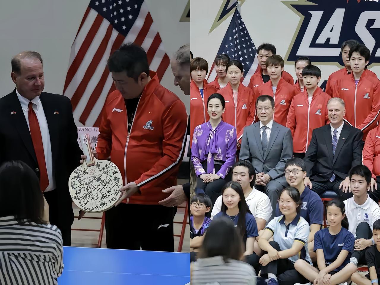 今天国乒
在领事馆活动上还有签名球拍呢！
快来找找莎莎的藏哪儿了？

哈哈，
一