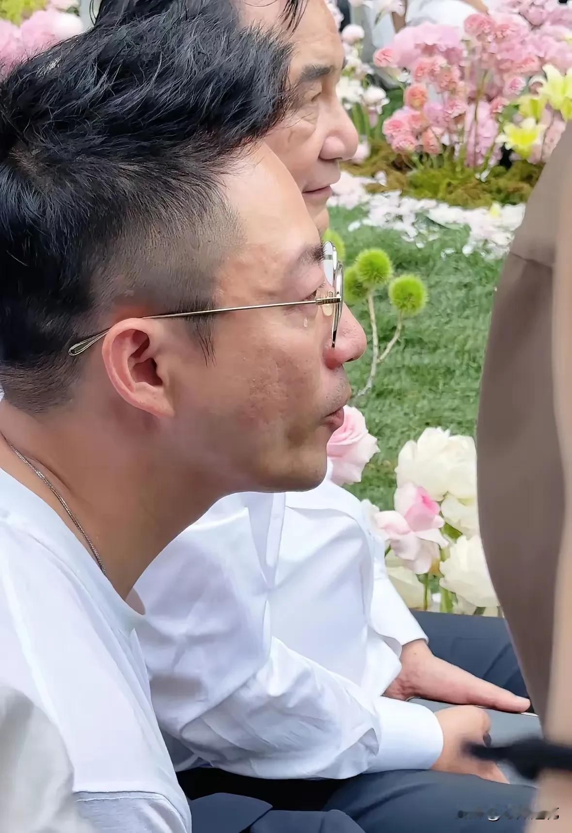 张兰说大S种种不是，一些网民就信了，跟风攻击大S，老话都说：清官难断家务事。何况