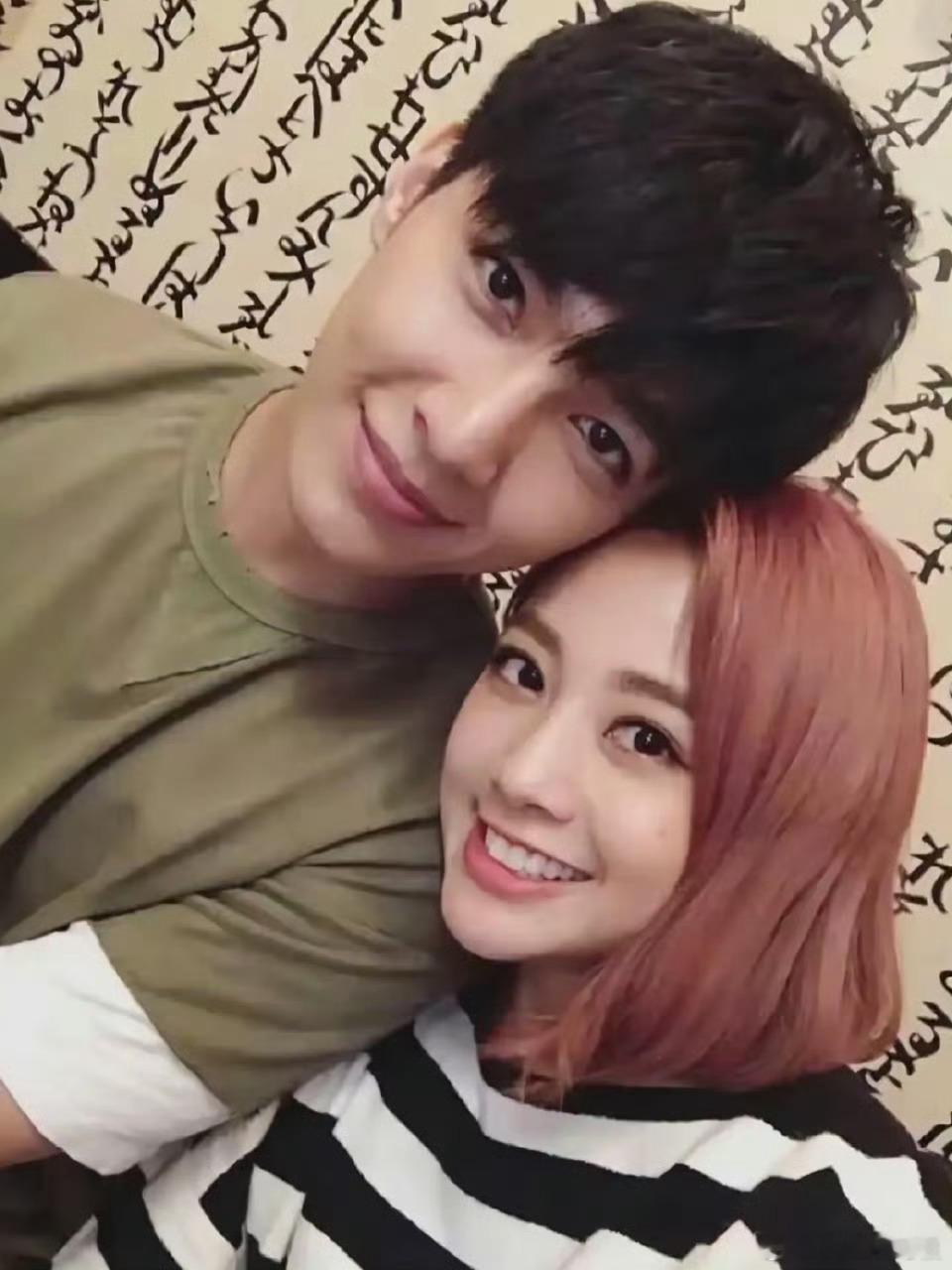 真实相处的累积比网络上重要太多，感觉这句话适用太多场景了 