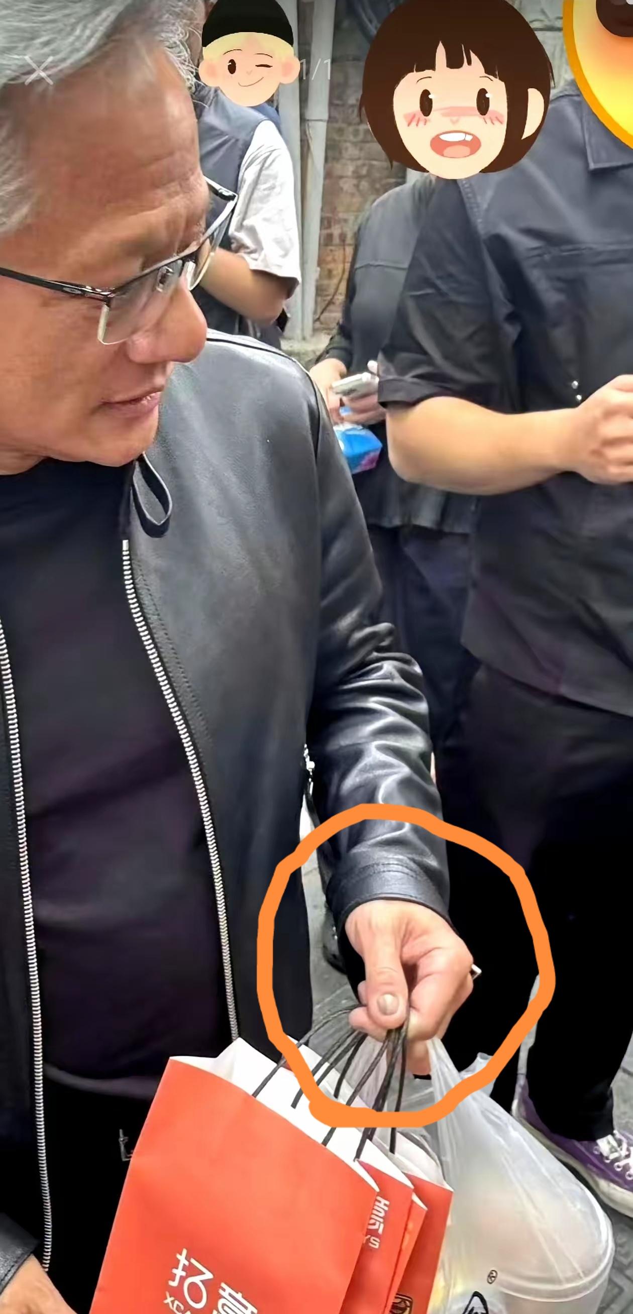 黄仁勋赚那么多钱有什么用，不是一样治不好“难言之隐”！[捂脸][捂脸][捂脸]黄