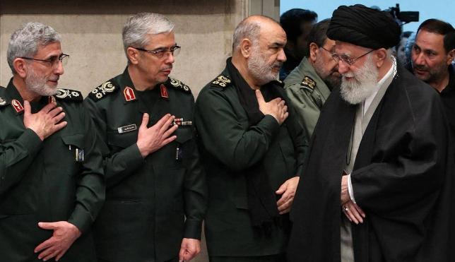 哈梅内伊的顶级智慧：不怕赴死，不再求中俄出手，不怕手下们造反

美媒2月22日放